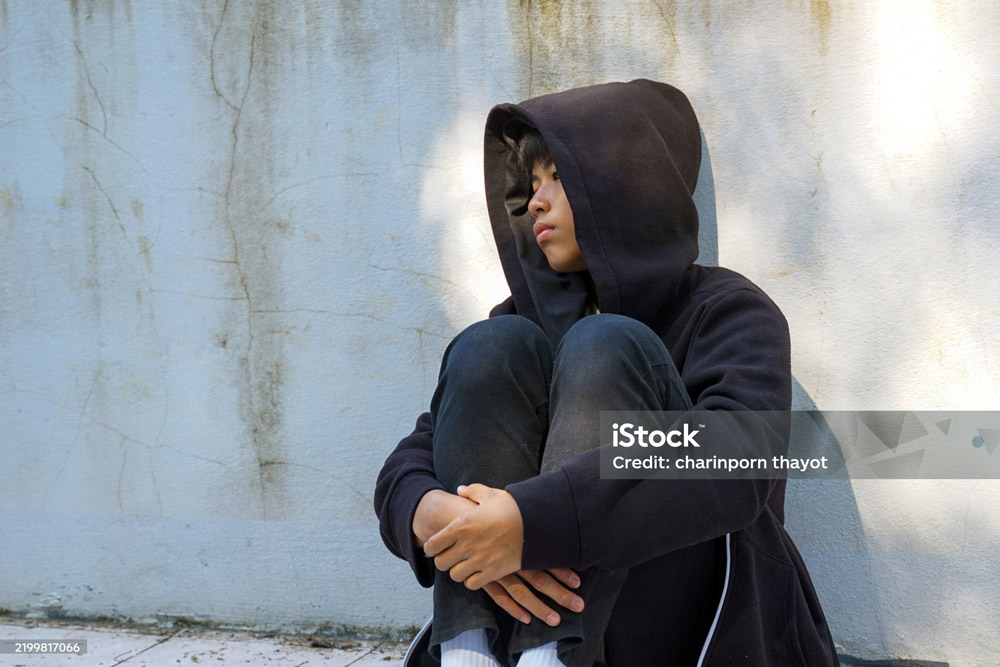 572